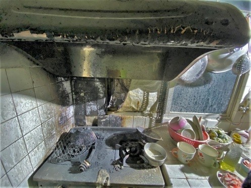 廚房爐台附近受燒