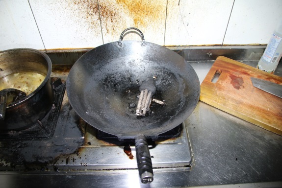 鍋子嚴重燒損