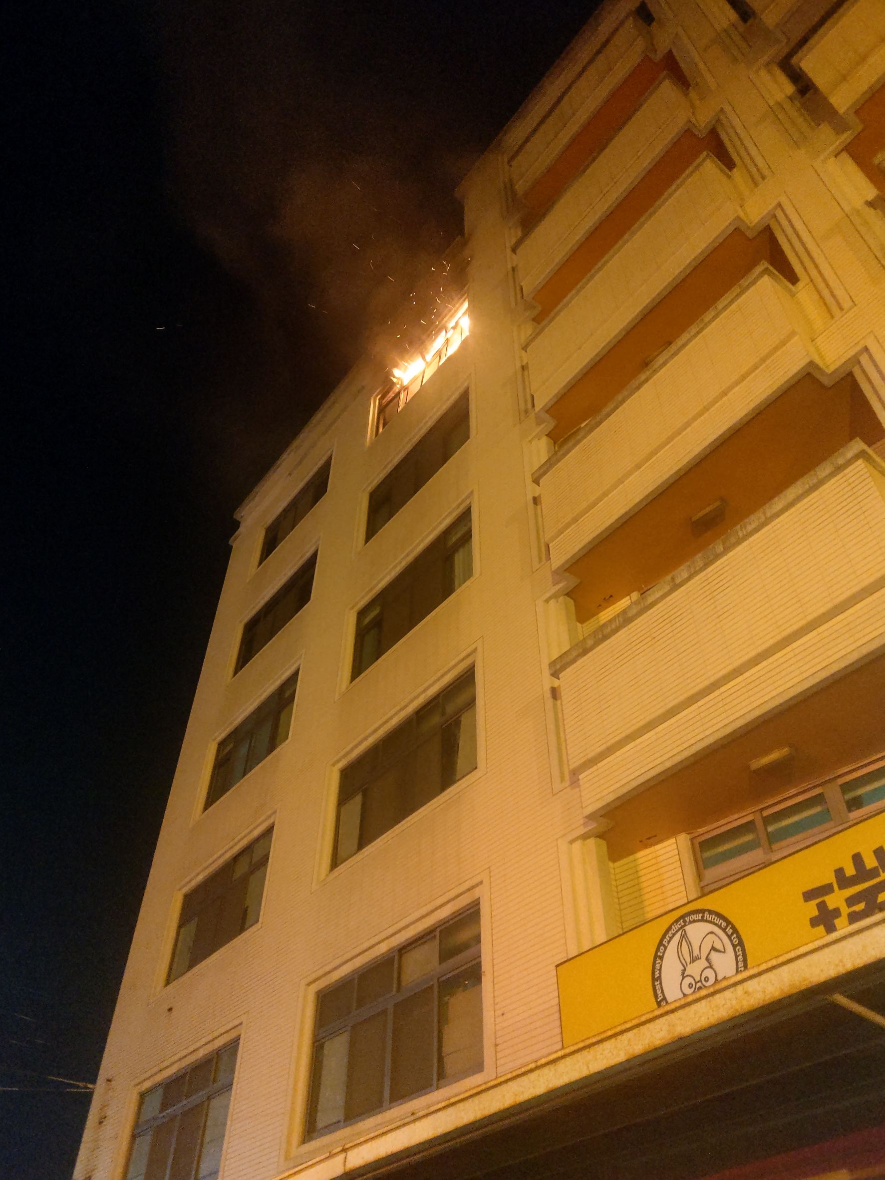 入室搶救6樓公寓住宅火警